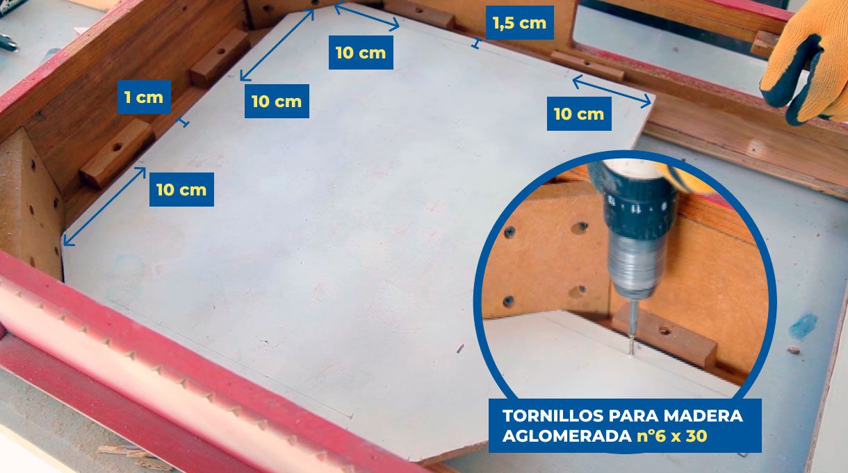 Ubicación de los tornillos en el soporte del porcelanato