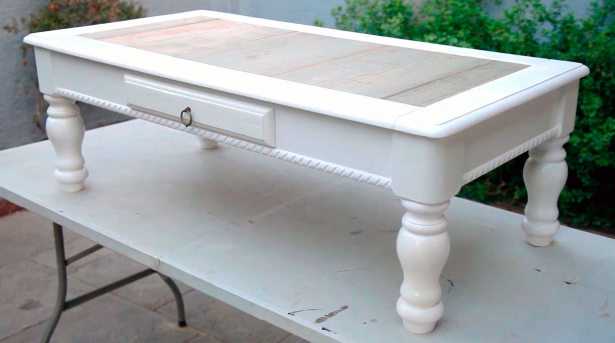 Mesa de centro renovada con porcelanato terminada