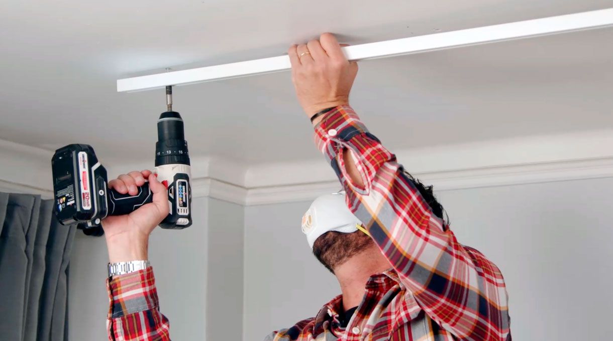 Instalación de rieles energizados