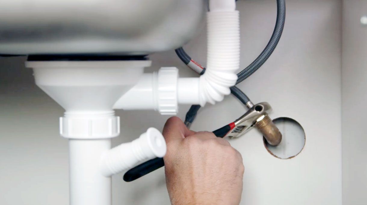 Conexión de flexibles para instalar un lavaplatos