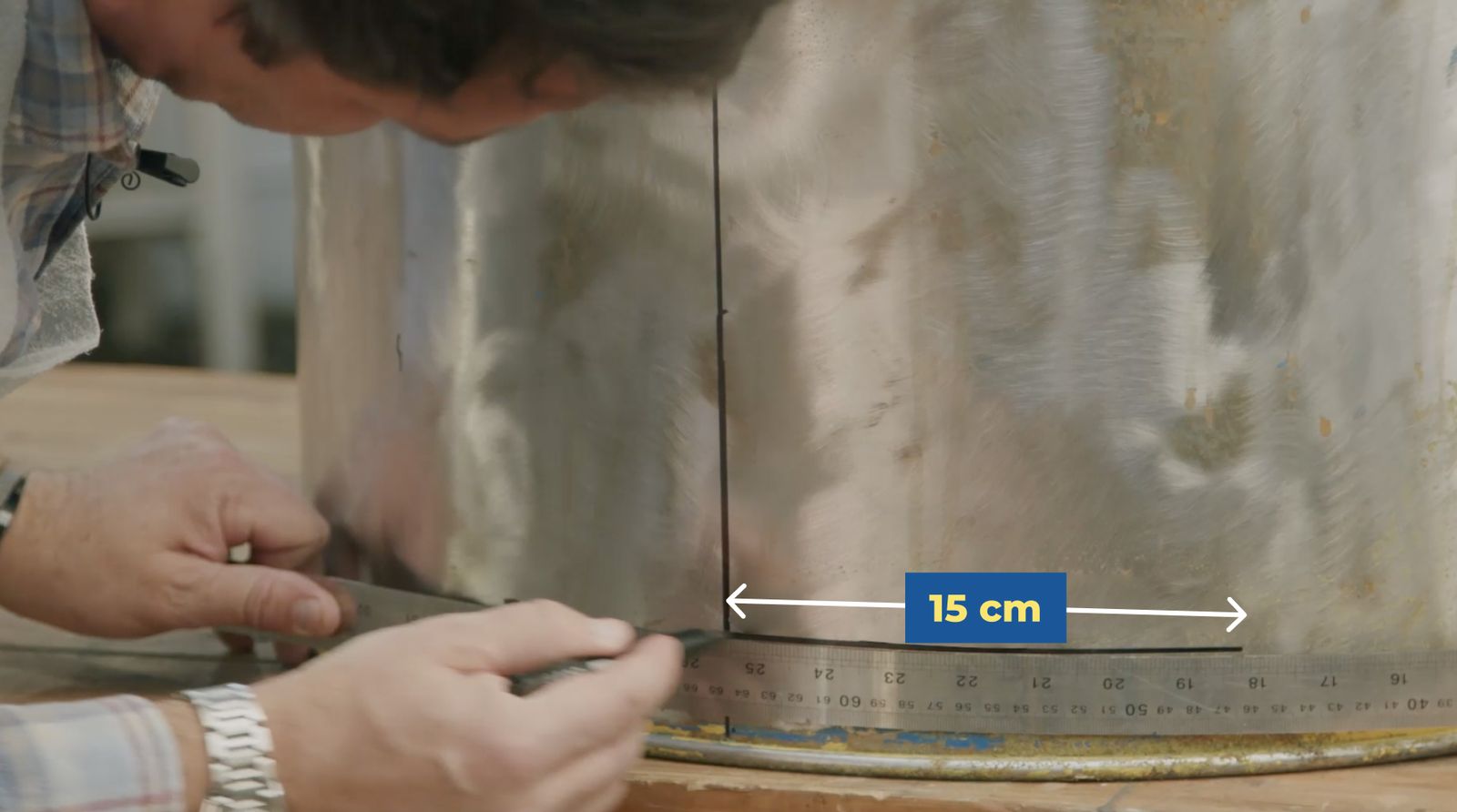 Medición de 15 cm a cada lado de la línea guía