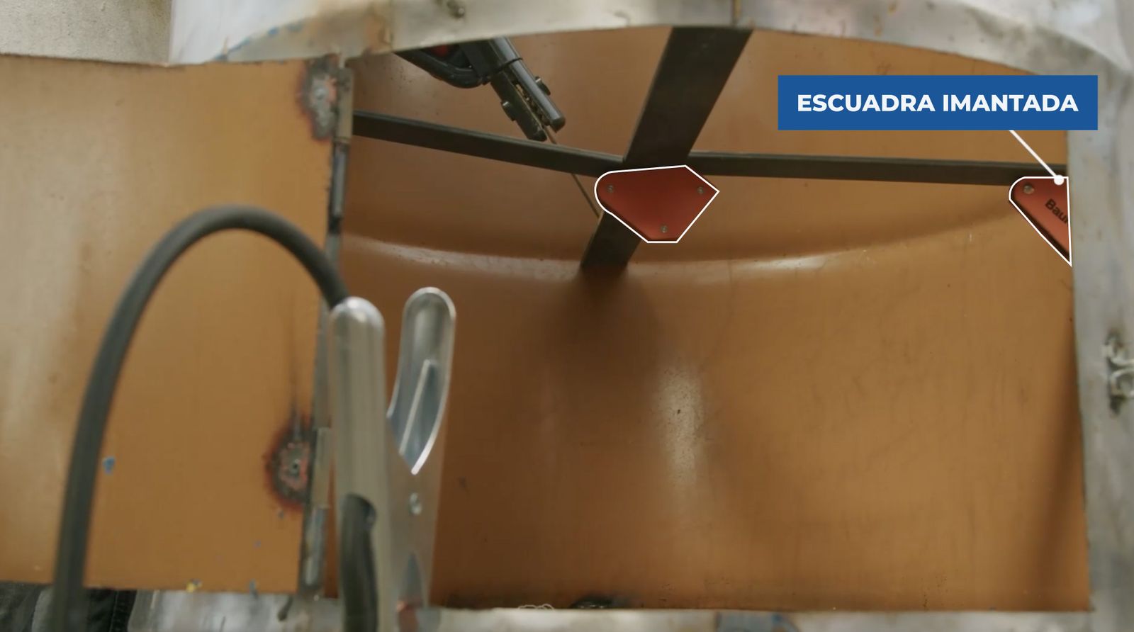 Uso de escuadra imantada para soldar cruces