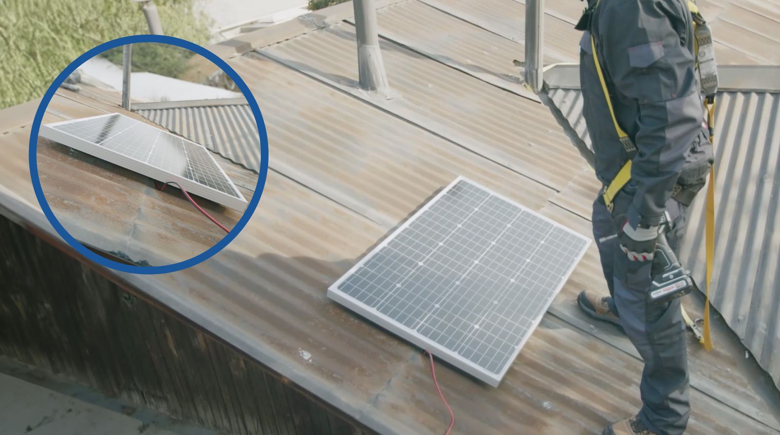 Panel solar instalado en techo