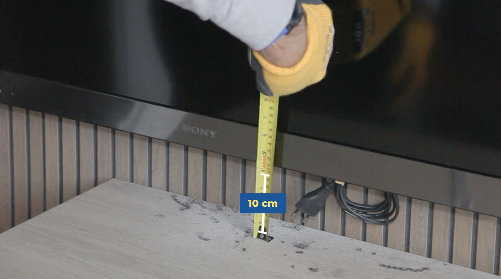 Altura del monitor sobre la estación de trabajo en cuarto gamer