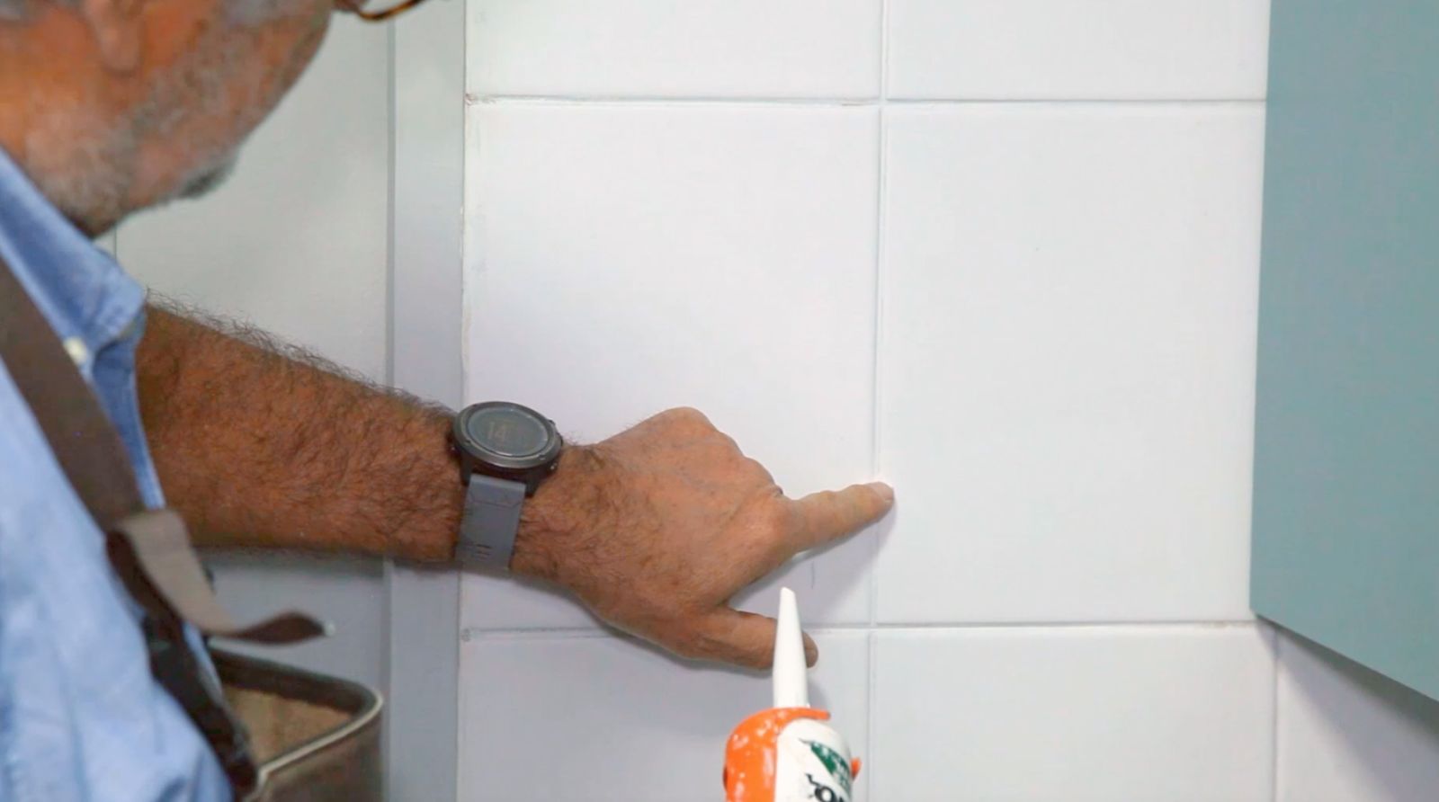 Uso de silicona para tapar grietas en cerámicas