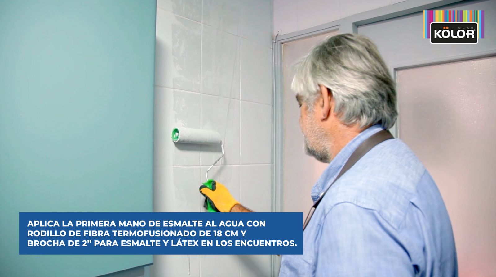 Primera mano de esmalte al agua interior con rodillo para pintar cerámicas
