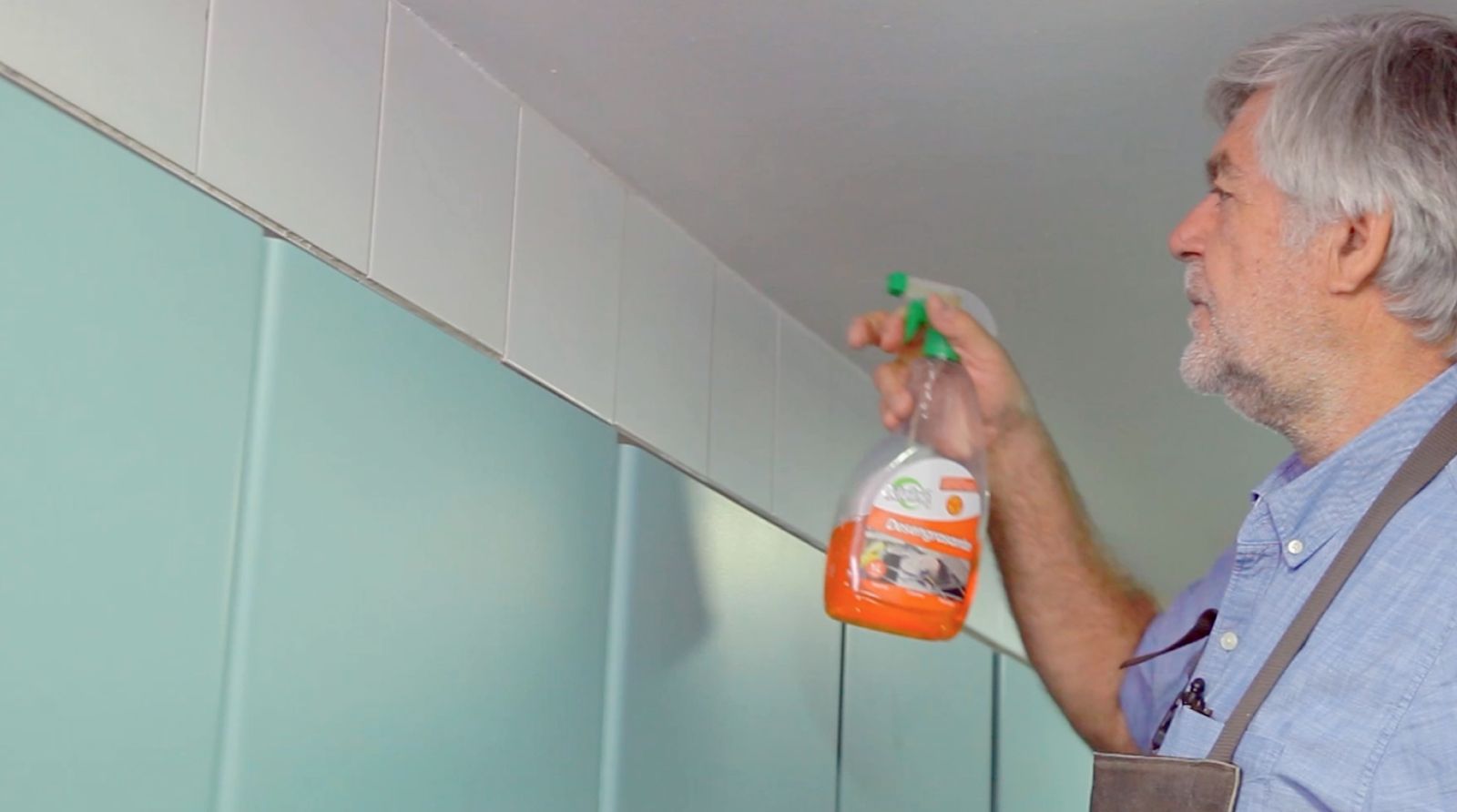 Limpieza de las cerámicas o azulejos con antigrasas