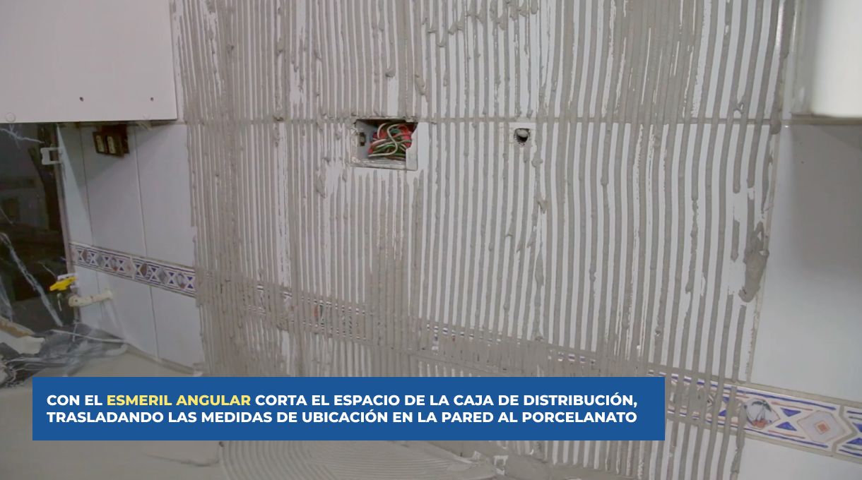 Adhesivo para porcelanato en pared con caja de distribución