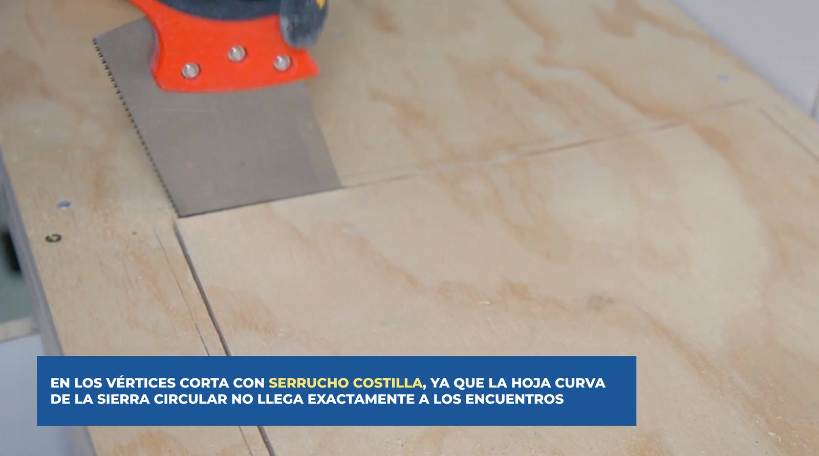 Corte con serrucho costilla en los vértices del calado para lavaplatos