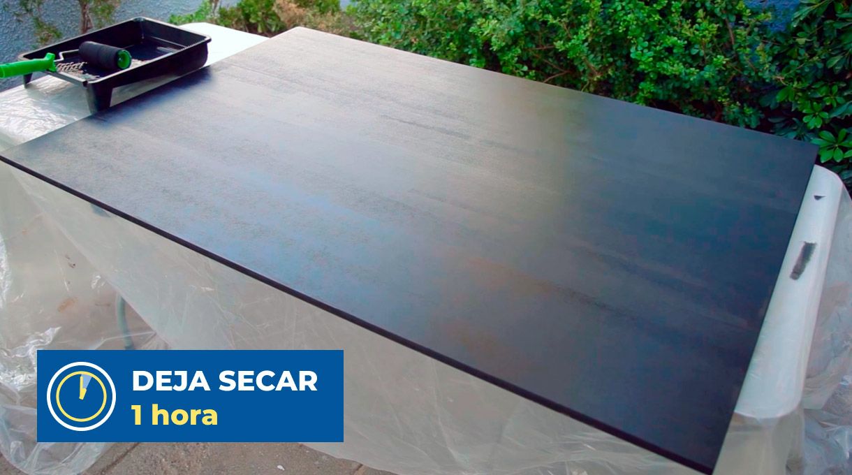 MDF pintado con esmalte negro