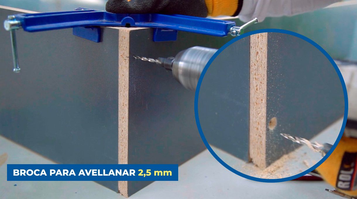 Avellanado con broca para fijación del marco del mueble para tv