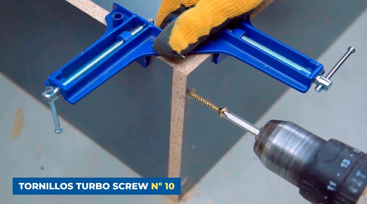 Fijación con tornillo turbo screw del marco del mueble para tv