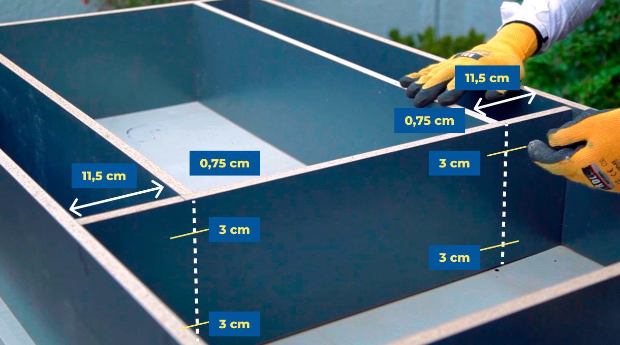 Ubicación de las perforaciones para unir vertical al mueble para tv