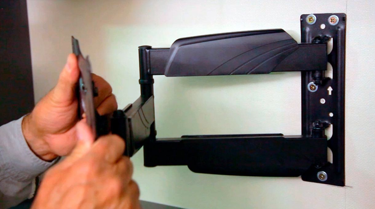 Brazo extensible del soporte para tv instalado