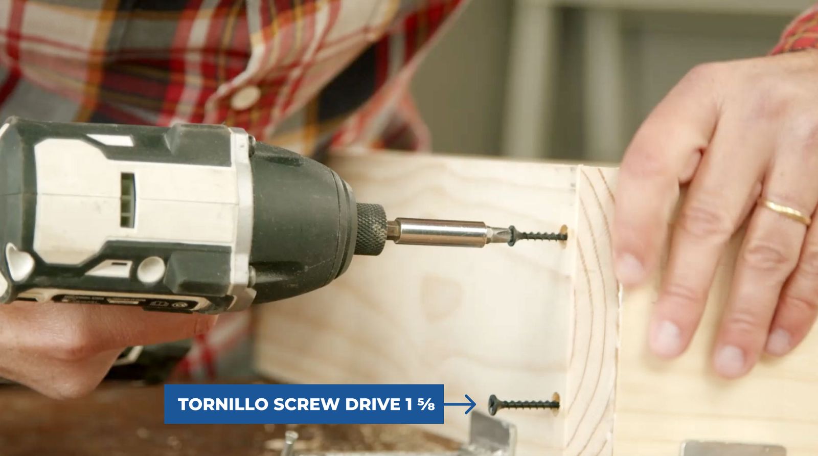 Fijación de laterales con tornillos screw drive