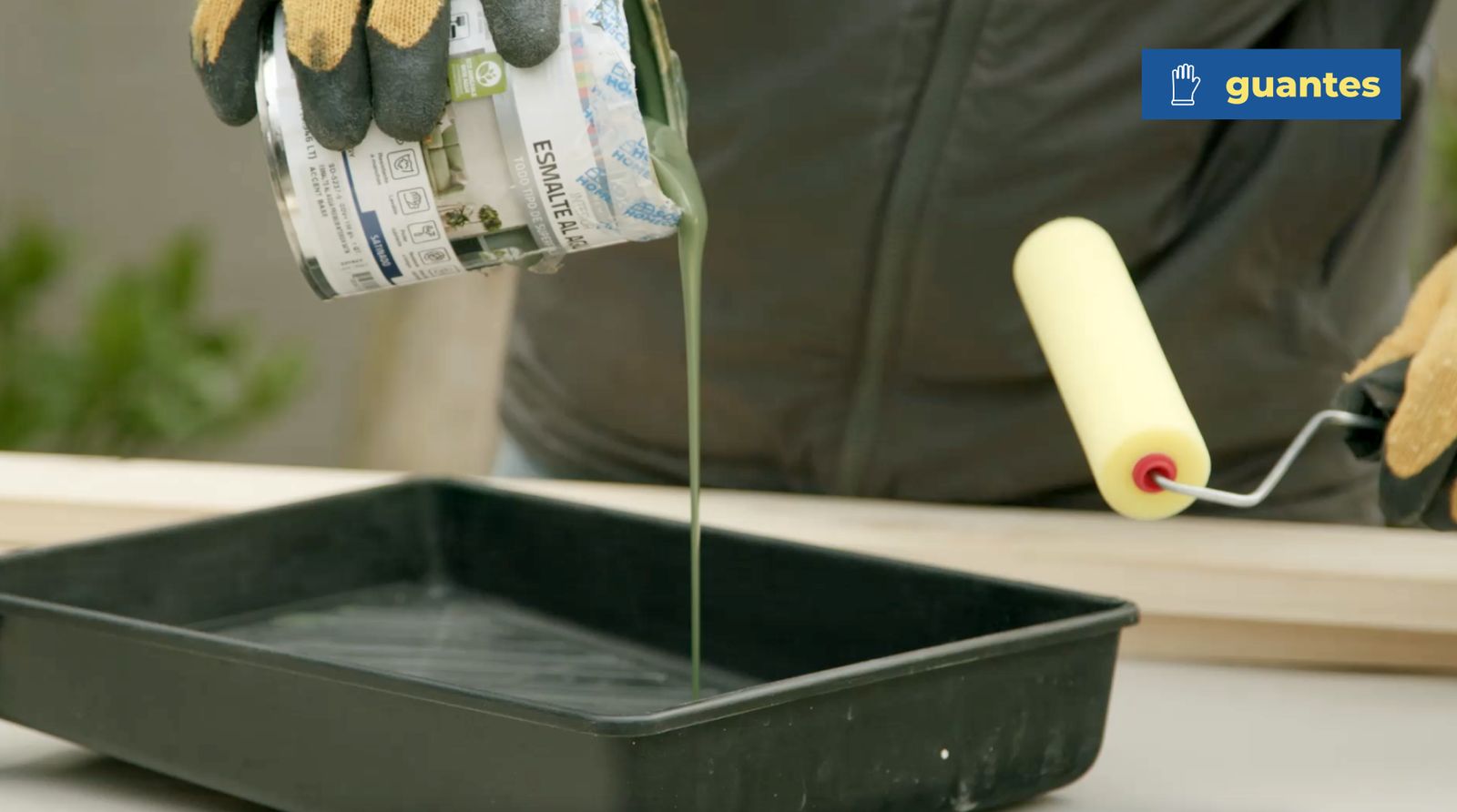 Esmalte al agua para pintar marcos de la huerta vertical