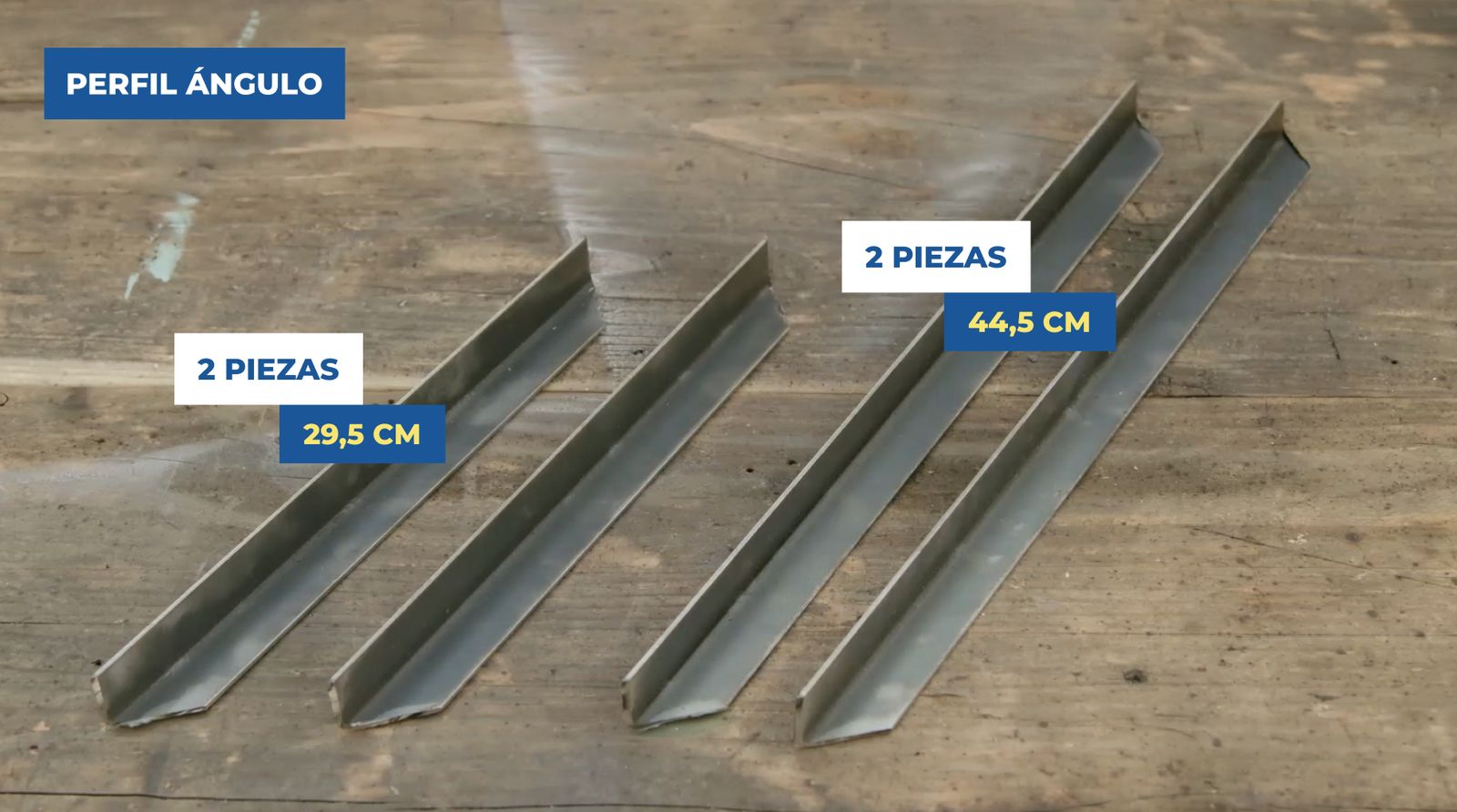 Se ven los cortes de perfil ángulo de metal para hacer parrilla plegable