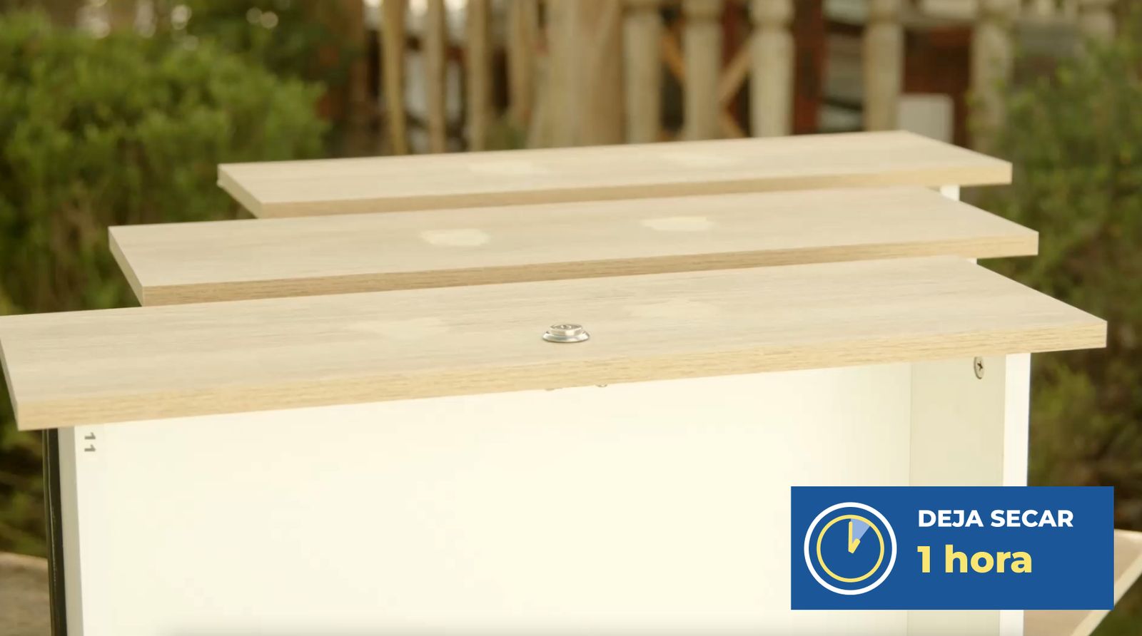 Se ven los cajones del mueble de melamina secando