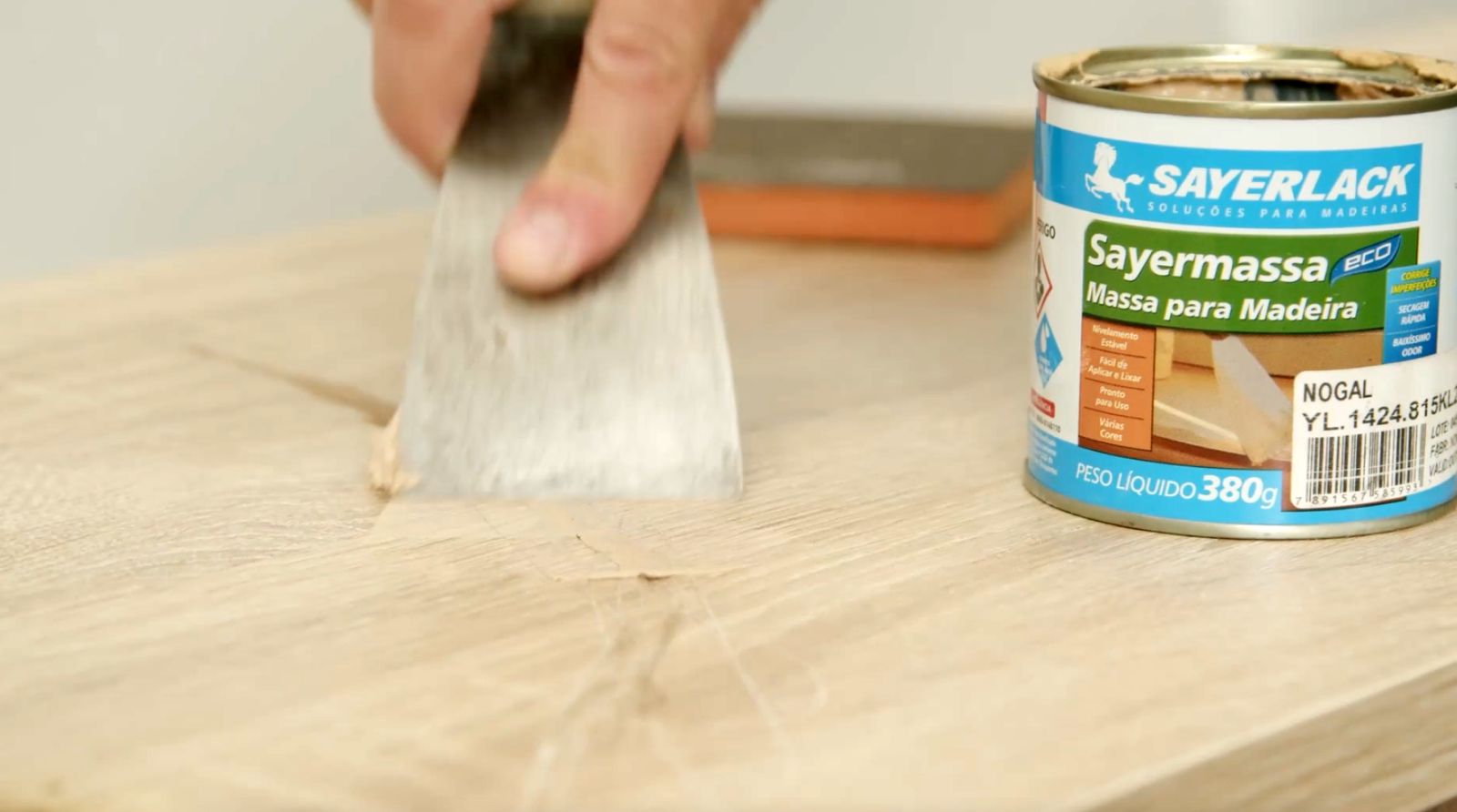 Aplicación de pasta de retape para reparar rayones y hoyos