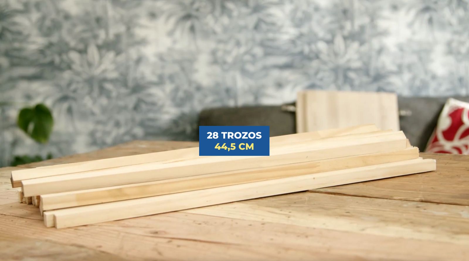 Trozos de junquillos para renovar mueble para la tv