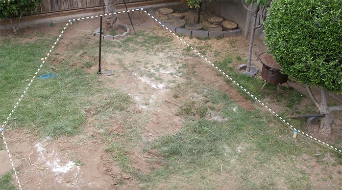 Perímetro delimitado del jardín de piedras
