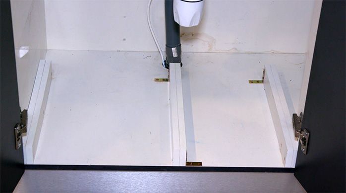 Verticales instalados en el mueble lavaplatos