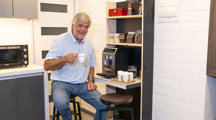 Estación de café o té en casa terminada