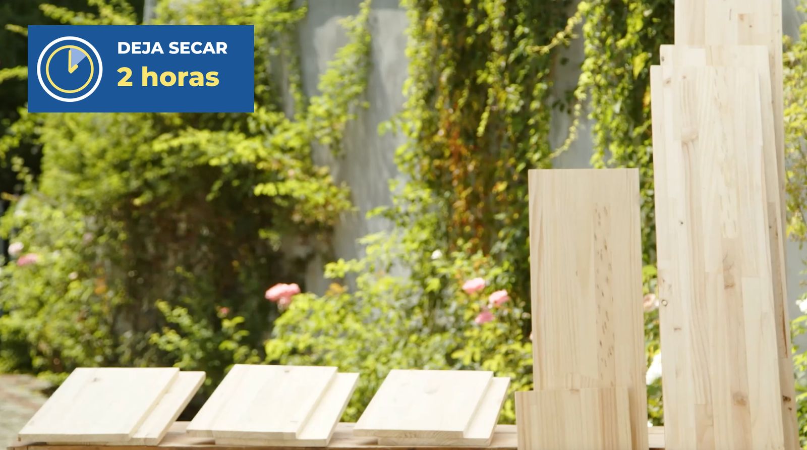 cortes de madera laminada para construir un estante para libros secando