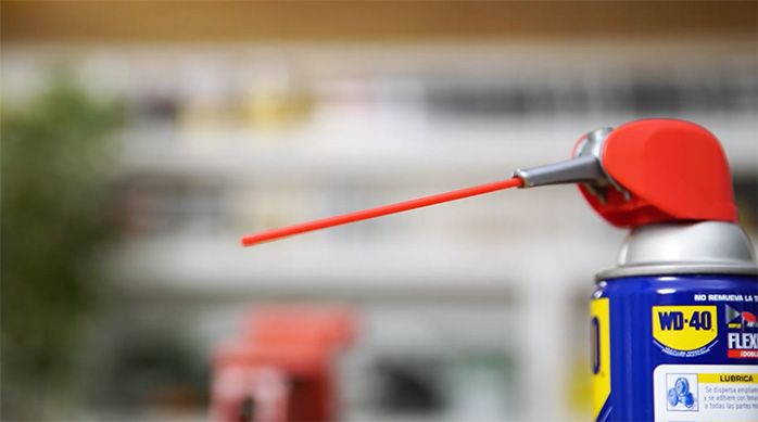 wd-40 con su aplicador delgado extendido
