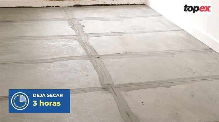 el piso de un comedor con porcelanato para piso y fragüe en sus junturas