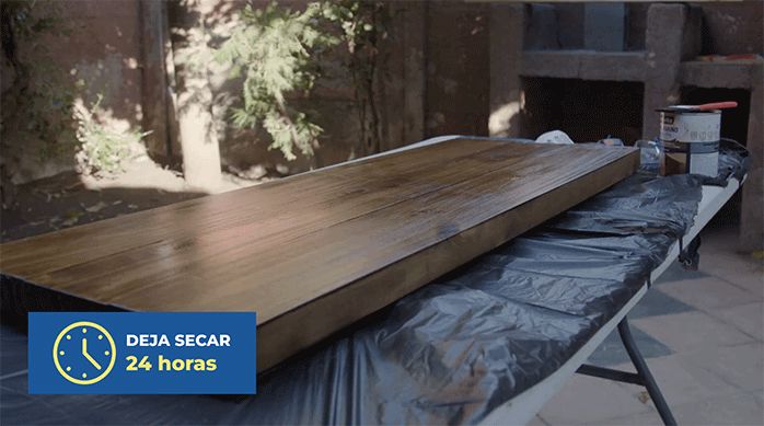 la banca de madera secando por 24 horas