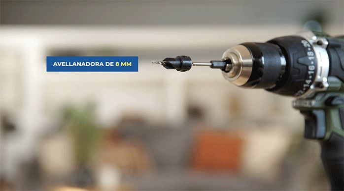 se ve un taladro con una avellanadora de 8 mm en la punta.