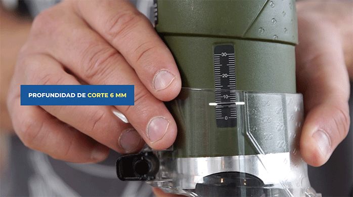 se ve un hombre sosteniendo una fresadora con una profundidad de corte de 6 mm.
