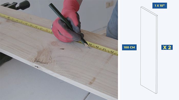un hombre marca un trozo de terciado de madera para construir un gabinete para calefont.