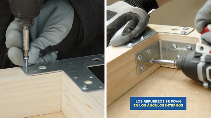 una persona fija el marco de madera para hacer un alero con fijaciones metálicas.
