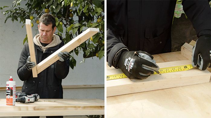 un hombre presenta 2 trozos de madera para armar las diagonales que sostendrán el alero. Además, se muestra cómo marca un trozo.
