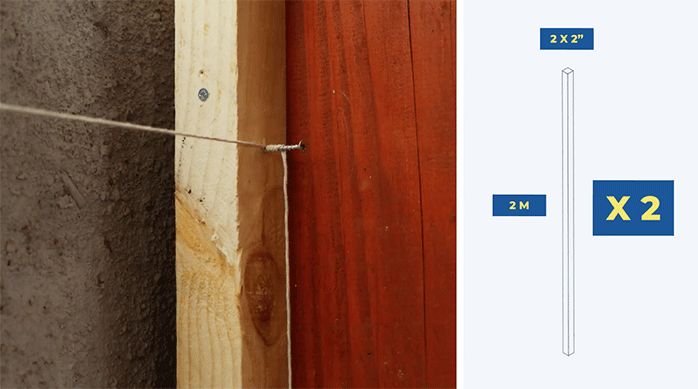 un pilar de pino seco cepillado con un clavo y una lienza, fijado a un pilar de madera en un quincho.