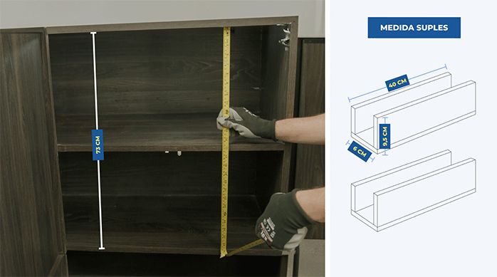 una persona mide las dimensiones del interior de un mueble de cocina, usando una huincha para medir. Además, al lado se ve una gráfica que muestra el diseño de los suples que se usarán en el mueble.