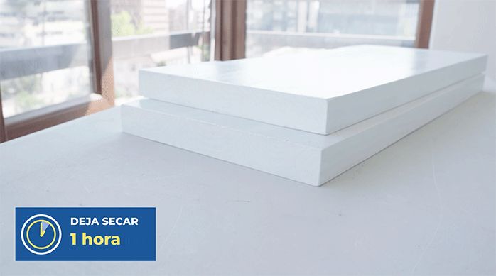 las cubiertas del tocador recién pintadas, secando por 1 hora.