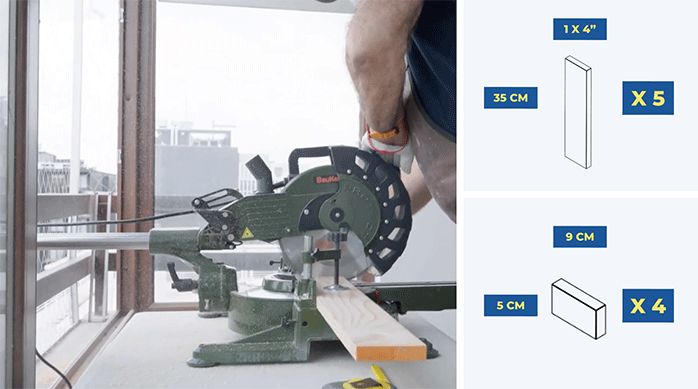 una persona corta el pino seco cepillado de 1 x 4" en los trozos necesarios para armar las repisas del tocador.