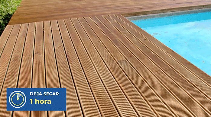 deck de madera para piscina recién pintado con stain impregnante.