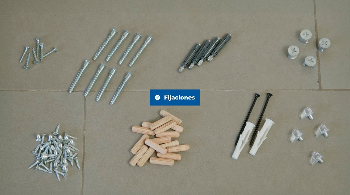 las fijaciones para armar un mueble de cocina con lavaplatos y encimera: tornillos, tarugos y más.