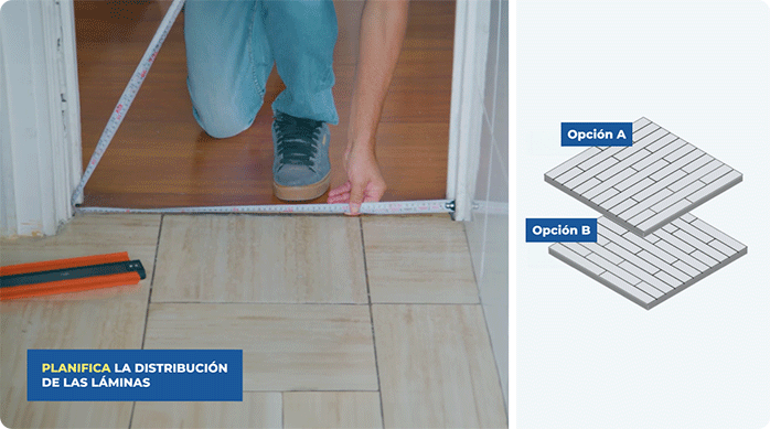 una persona mide el ancho de la puerta de una cocina para planificar el diseño del piso vinílico SPC.