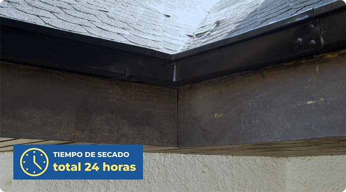 canaletas de una casa recién pintadas con pintura para metales Kölor.