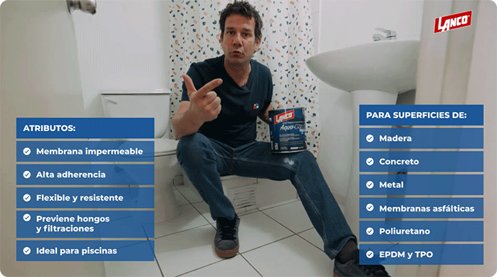 un hombre en un baño mostrando las características principales de la membrana impermeabilizante aqua proof de lanco.