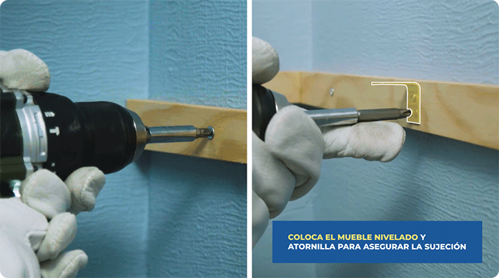 una persona fija los soportes del mueble esquinero al muro de la habitación.