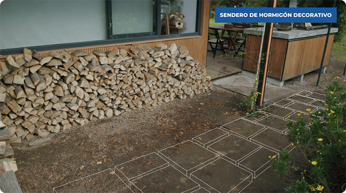 un patio con una gráfica que muestra dónde irá el sendero de hormigón del proyecto.