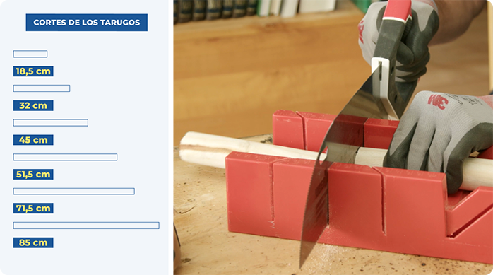 un hombre corta un tarugo de madera con un serrucho costilla y una caja de ingletes.