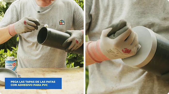 un hombre plica pegamento para pvc en un tubo de pvc.