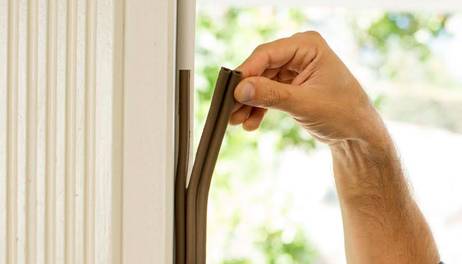¿Cómo aislar puertas y ventanas con burletes?